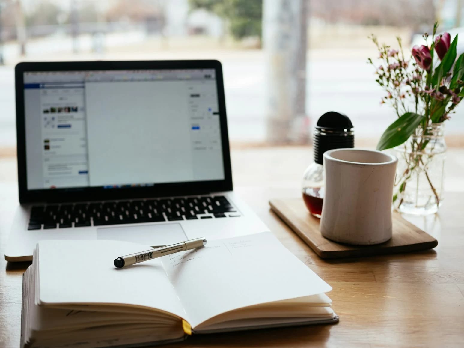 Cómo usar agentes y asistentes para automatizar contenido